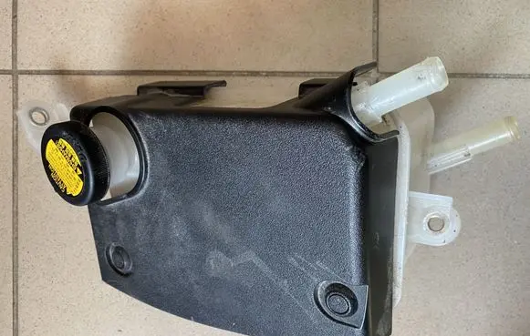 Lexus CT 200H Coolant expansion tank/reservoir 14870669