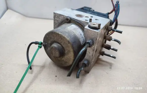 Nissan X-Trail T30 ABS Pump