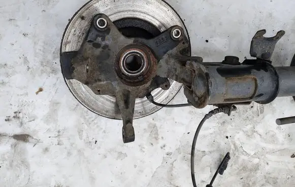 Renault Fluence Front wheel hub spindle knuckle 