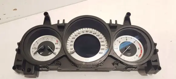 Mercedes-Benz C W204 Speedometer (instrument cluster) A2049004408