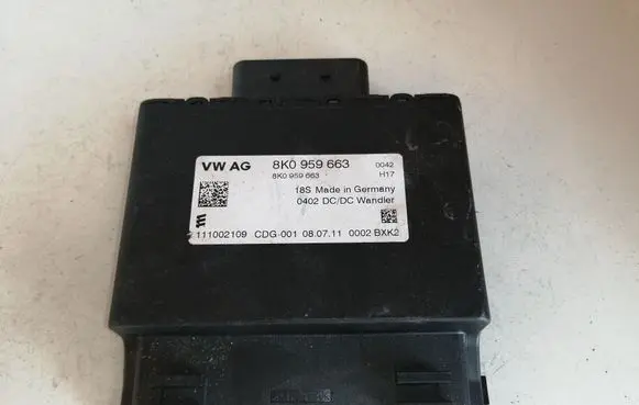 Audi A5 8T 8F Voltage converter/converter module 8K0959663