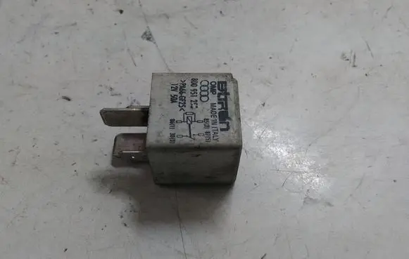 Audi A4 S4 B5 8D Other relay 8D0951253
