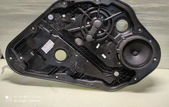 Rear door manual window regulator
