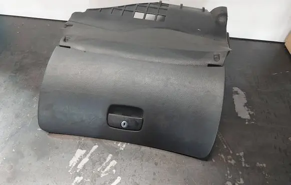 Volkswagen PASSAT B5 Glove box 3B1857101