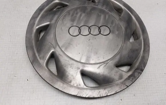 Mazda 323 F R13 wheel hub/cap/trim 
