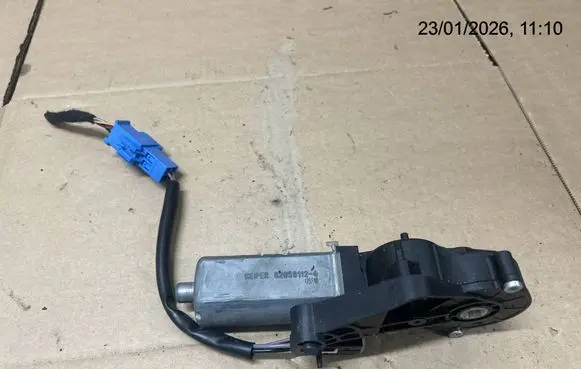 Mercedes-Benz ML W164 Seat adjustment motor 0390203208