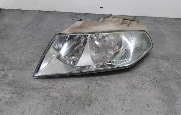 Skoda Octavia Mk2 (1Z) Headlight/headlamp