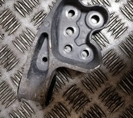 Toyota C-HR I Engine mounting bracket