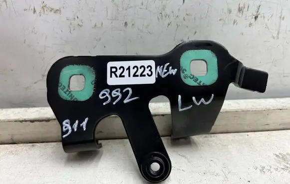 Engine bonnet/hood hinges