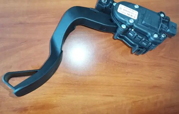Renault Master III Accelerator throttle pedal 8200672371
