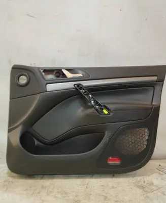 Skoda Octavia Mk2 (1Z) Front door card panel trim