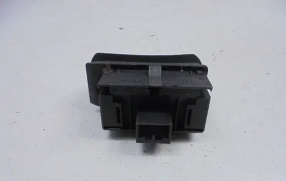 Volvo S70 V70 V70 XC Fuel tank opening switch 9162946