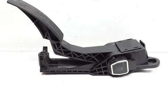 Mercedes-Benz ML W164 Accelerator throttle pedal A1643000104