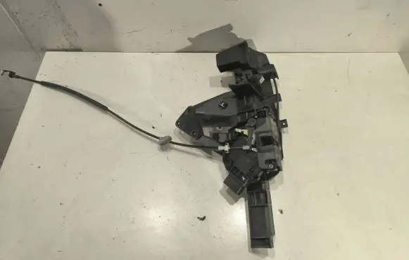 Ford Focus C-MAX Front door lock 3M51R21978