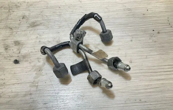 Land Rover Discovery 4 - LR4 Fuel injector supply line/pipe 