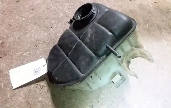 Mercedes-Benz C W203 Coolant expansion tank/reservoir 2035000049