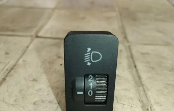 Honda FR-V Headlight level height control switch