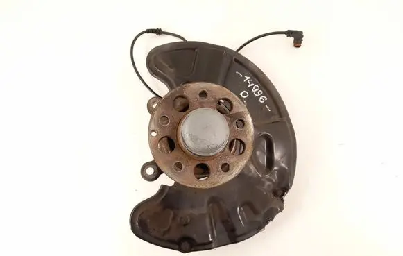 Mercedes-Benz C W204 Front wheel hub 2043323401 A2043323401