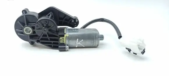 Mercedes-Benz C W204 Seat adjustment motor 0390203369 825843694