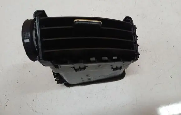 Toyota Corolla Verso AR10 Dash center air vent grill 5568064010