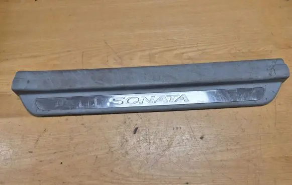 Hyundai Sonata Front sill trim cover 858713K100