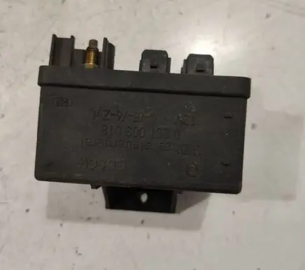 Peugeot 607 Glow plug pre-heat relay 0281003018