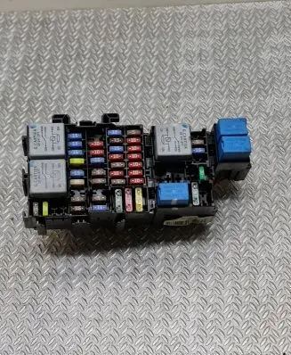 Renault Twingo III Fuse module 1550204416