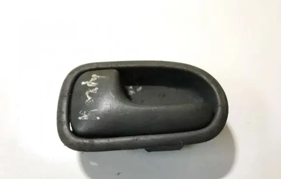 Mazda 626 Front door interior handle dh22i