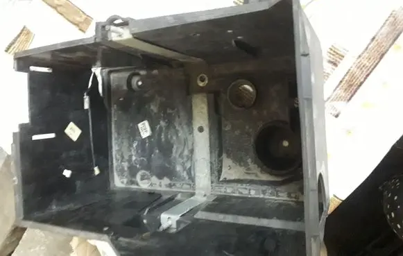 Volvo V50 Battery box tray 