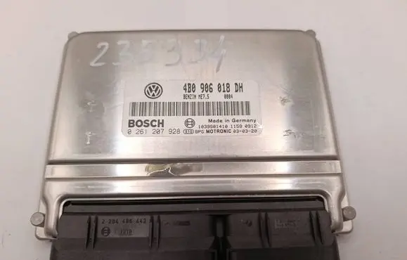 Volkswagen PASSAT B5.5 Engine control unit/module 4B0906018DH 1039S01410 0261207928
