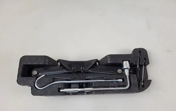 Chevrolet Lacetti Tool set 