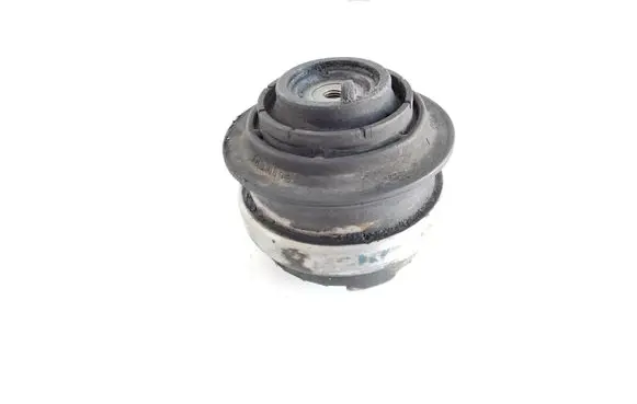 Mercedes-Benz C W204 Engine mount bracket