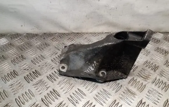 Volkswagen PASSAT B5 Engine mounting bracket 8D0199307P