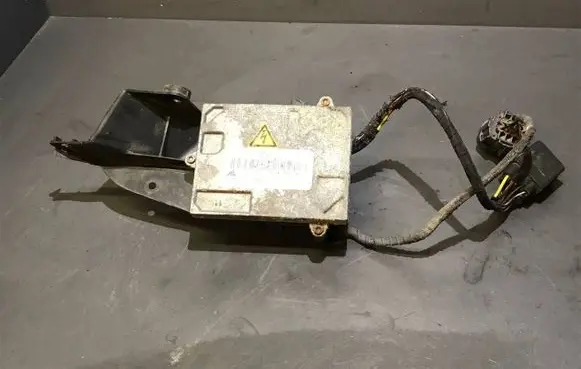 Volvo V50 Headlight ballast module Xenon 1307329098 1039F01393