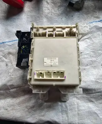Toyota RAV 4 (XA30) Fuse box set 8273042011 8B281116 0446