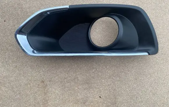 Suzuki SX4 S-Cross Front bumper lower grill 7176161M1 7176161M1L