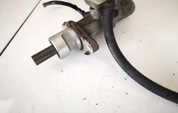Volvo S70 V70 V70 XC Master brake cylinder 9203845