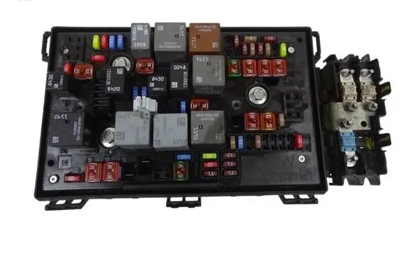 Opel Astra J Fuse module 13313206