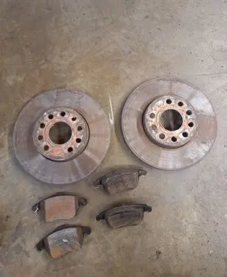 Volkswagen Touran I Front brake disc