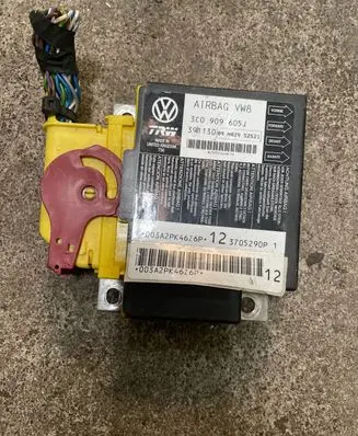 Volkswagen PASSAT B6 Airbag control unit/module