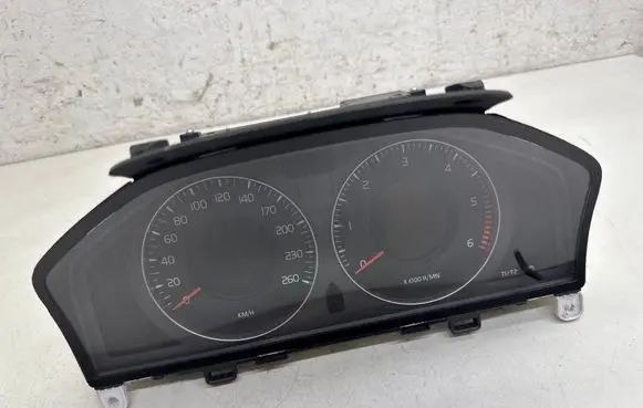 Volvo XC70 Speedometer (instrument cluster) 31254535AA