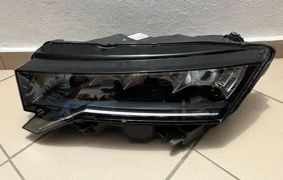 Skoda Octavia Mk4 Headlight/headlamp 5E4941009