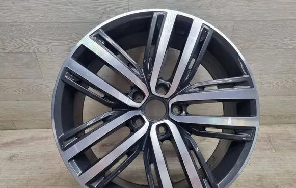 Volkswagen Tiguan R19 alloy rim 5NA601025F