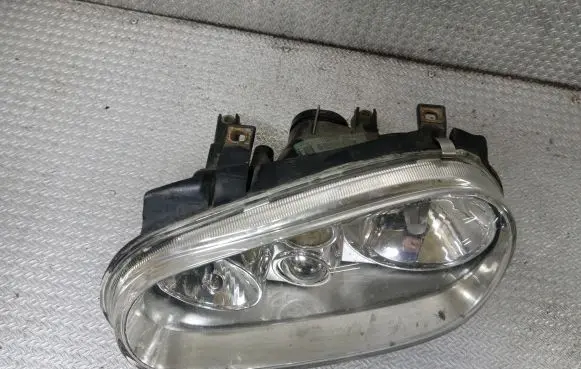 Volkswagen Golf IV Headlight/headlamp 1J1941015B