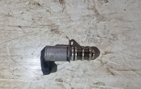 BMW 3 E90 E91 Camshaft vanos timing valve 7584990
