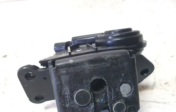 Toyota Avensis T270 Loading door lock