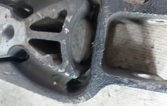 Ford Galaxy Engine mount bracket 8G916P082BA