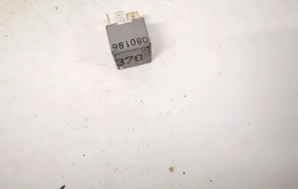 Volkswagen PASSAT B5.5 Other relay 8D0951253 899312000