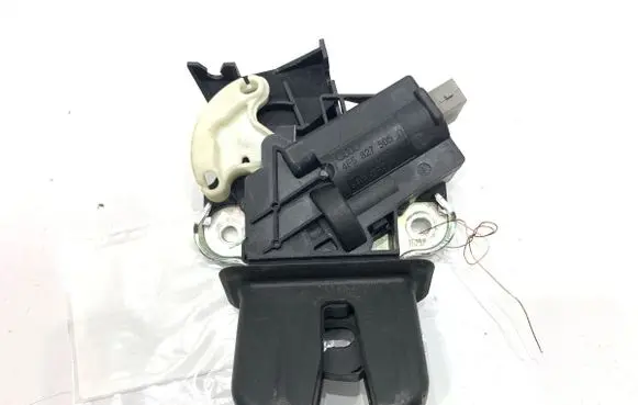 Volkswagen PASSAT CC Tailgate exterior lock 4F5827505D