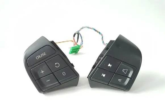 Steering wheel buttons/switches